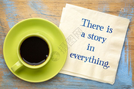 什么都有一个故事餐巾纸上的笔迹加一杯咖啡背景图片