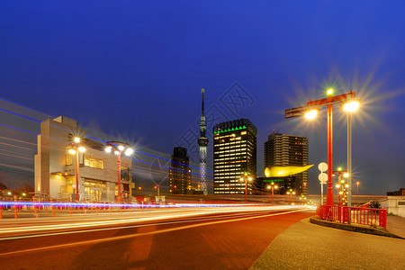 金融区和亚洲智能城市的商业中心天桥和高楼大图片