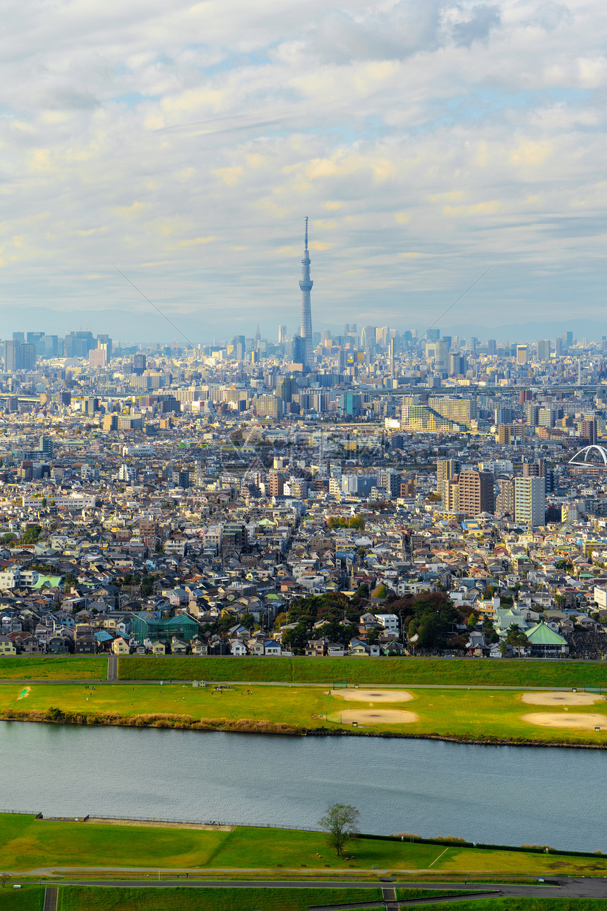 东京下城的空中景象亚洲智能城市的金融区和商业中心天桥和高楼建筑日本图片