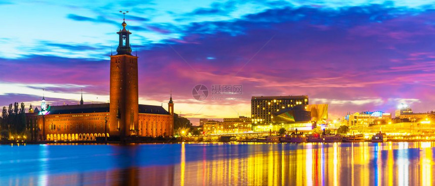 瑞典斯德哥尔摩旧城市政厅宫景色夏夜风图片