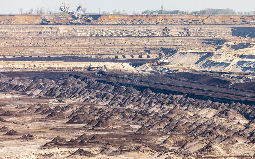 露天矿坑棕煤工业景观图片