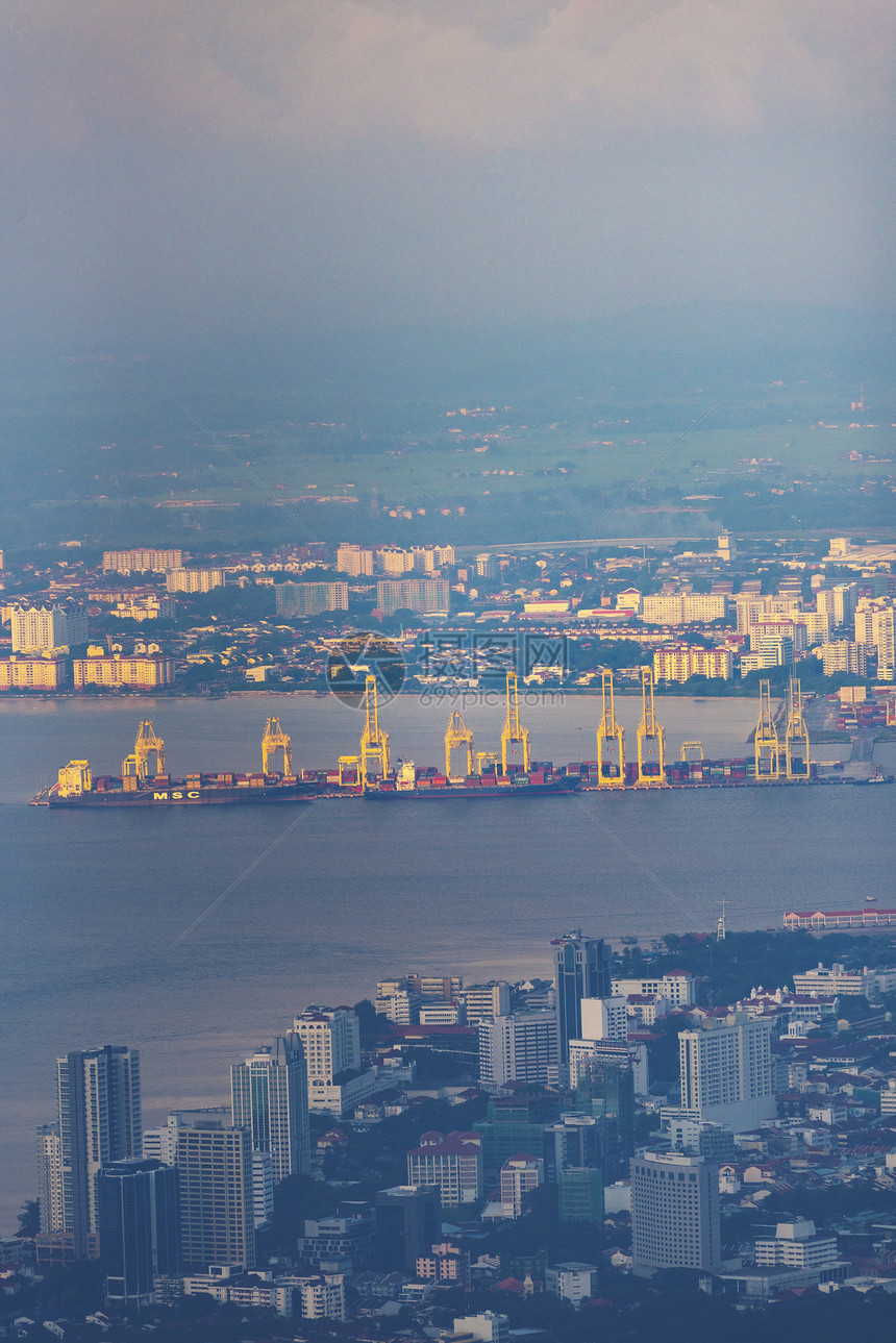 Penang市景从Penang山的风景图片