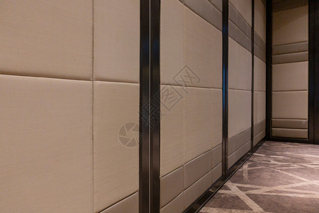 建筑面板门覆盖酒店声学板图案表面纹理用于设计的内部材料装饰背景图片