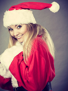 穿着圣诞老人帮手服装的快乐妇女背景图片