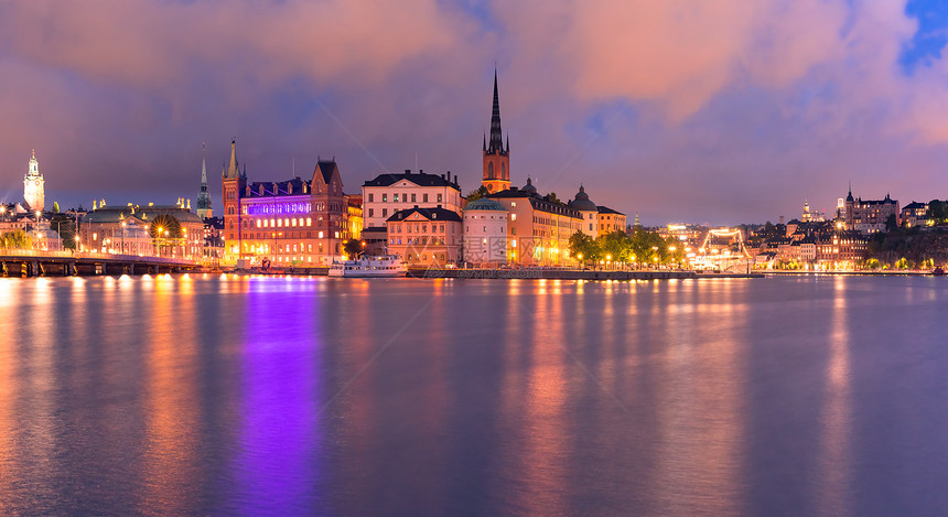瑞典首都斯德哥尔摩老城RiddarholmenGamlaStan的风景全瑞典首都斯德哥尔摩晚上图片