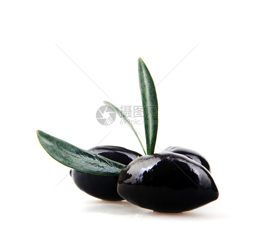白色背景孤立的黑橄榄图片