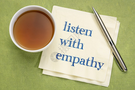 用同情心倾听在呼吸道里提醒餐巾纸上用茶杯来提醒图片