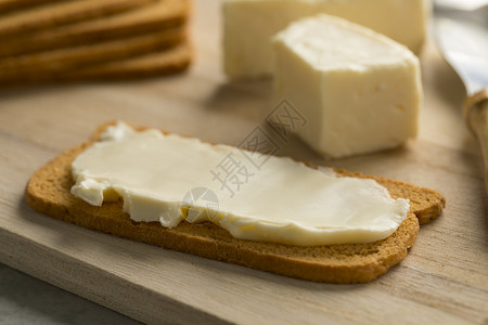 以传统软的荷兰乳酪吐司为零食图片