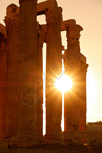 希腊雅典阳光下的古董柱图片