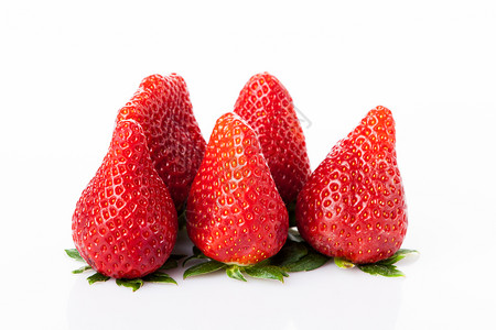 白背景隔离的草莓提取图片