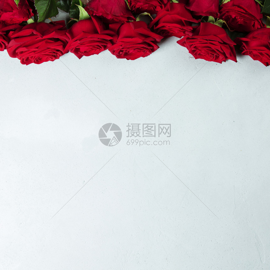 白色的花朵背景上玫瑰巨大红玫瑰花束婚礼生日情人节的物玫瑰日使用的文字和设计空间平整的复制花朵美丽的红玫瑰平整花朵文字空间图片