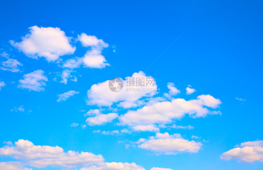 有云的蓝天空可用作背景文字空间图片