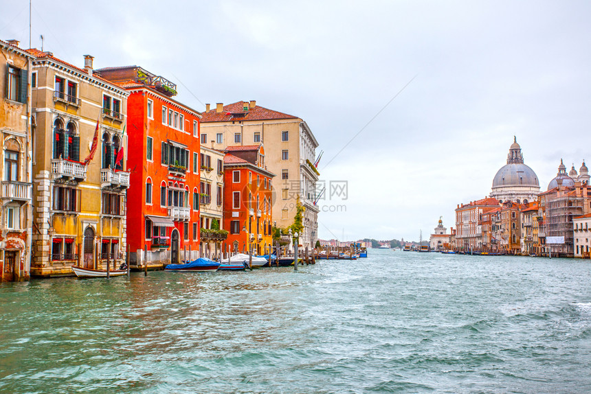 意大利威尼斯运河的景象图片
