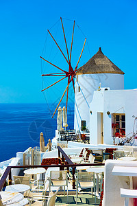 希腊圣托里尼奥亚村白风车高清图片