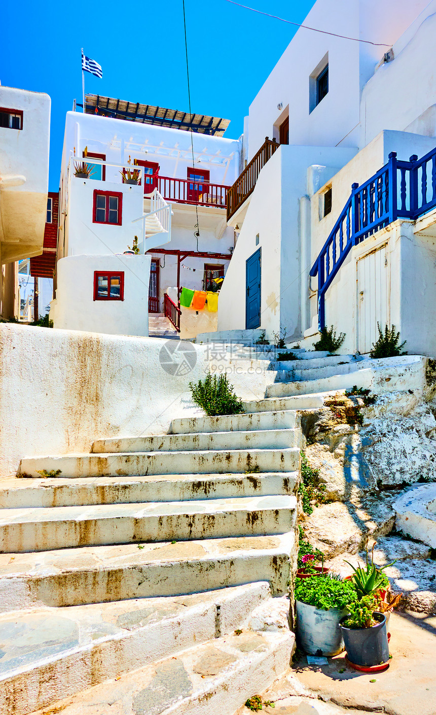 希腊岛街镇的白色小房子图片