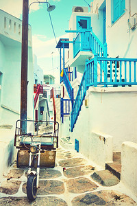 希腊Mykonos镇狭窄的街道图片