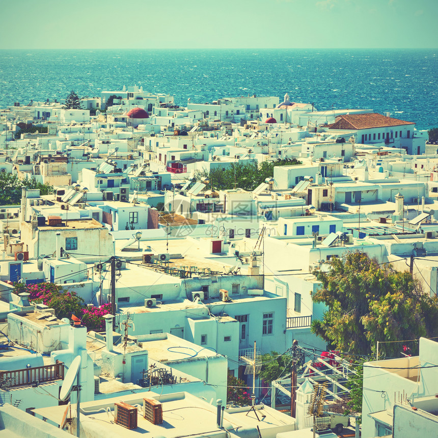 希腊Mykonos镇Chora的全景图片