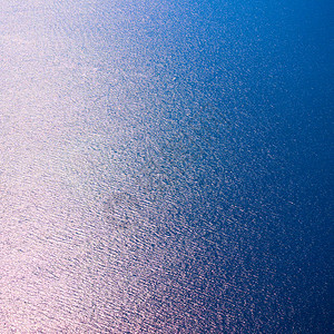 上海和阳光下的蓝色海水表面可作为背景材料图片