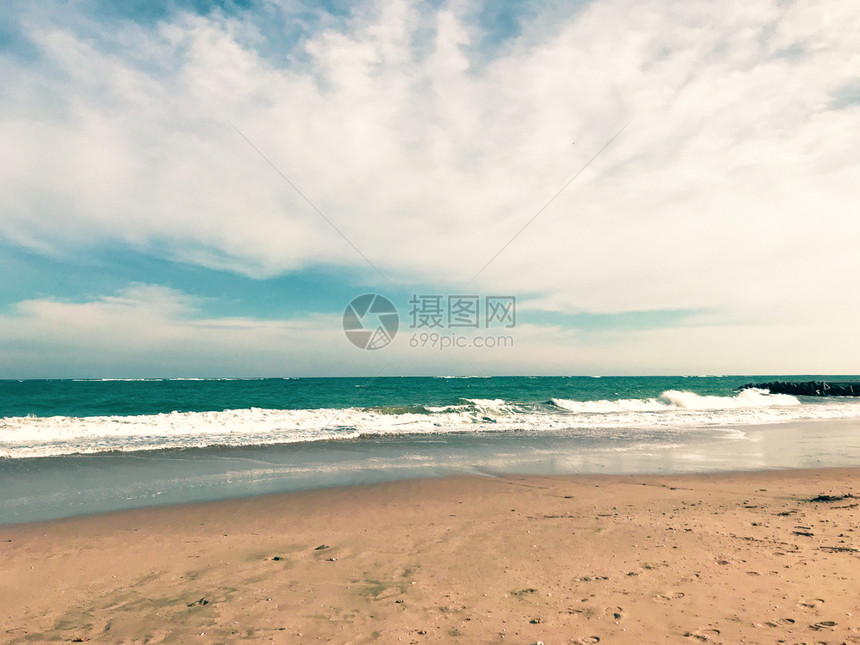 清空海滩和波浪的全景保加利亚波莫里图片