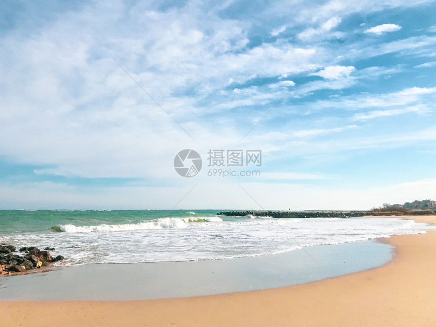 清空海滩和波浪的全景保加利亚波莫里图片