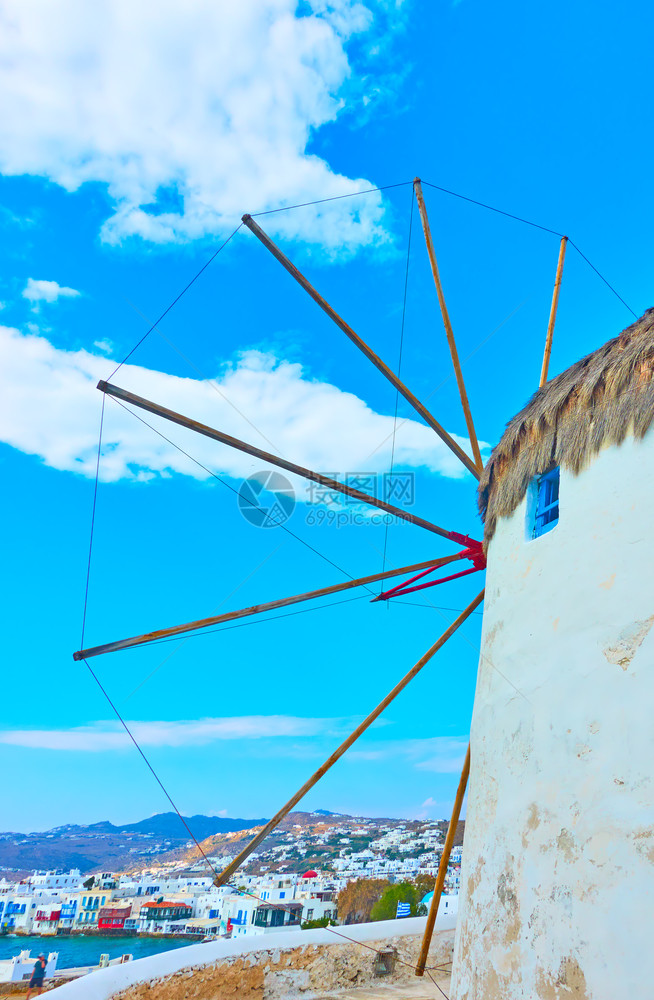 希腊米科诺斯镇旧风车图片