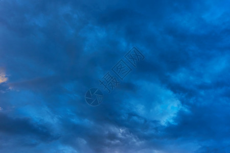 云和可能较暗用作背景背景图片