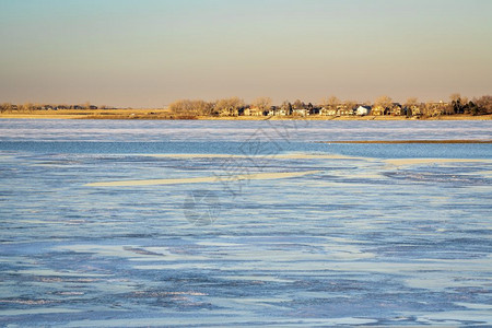 北科罗拉多州冰冻的博伊德湖图片