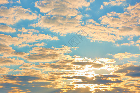 日出升和黄云背景文字空间图片