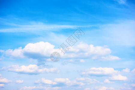蓝天空和白云背景图片