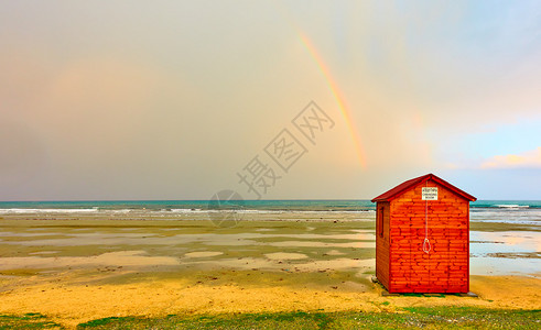 彩虹海滩低季节空沙滩换房间天空彩虹塞浦路斯背景