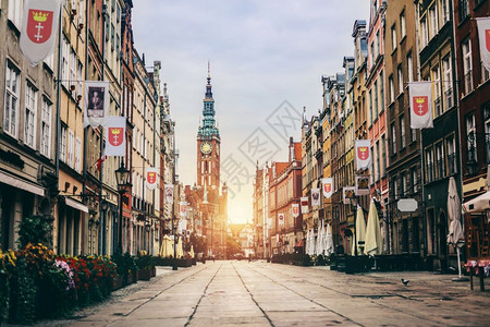 波兰格但斯克老城杜卢加街旅行目的地日落波兰格但斯克老城杜卢加街图片
