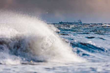 海上的暴风波自然现象罗的海在兰格丁尼亚图片