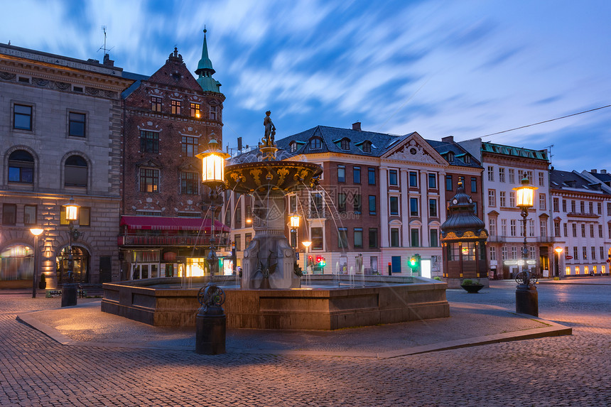 最古老的广场Gammeltorv或Cammeltorv或老市场中心有Caritas不老泉时间为上午蓝小丹麦首都哥本哈根Gamme图片