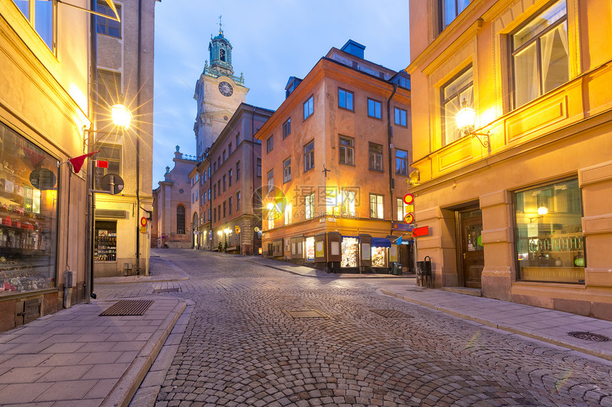 瑞典首都斯德哥尔摩老城GamlaStan的圣尼古拉教堂斯德哥尔摩教堂或夜间斯托克尔肯教堂瑞典首都斯德哥尔摩的GamlaStan教图片