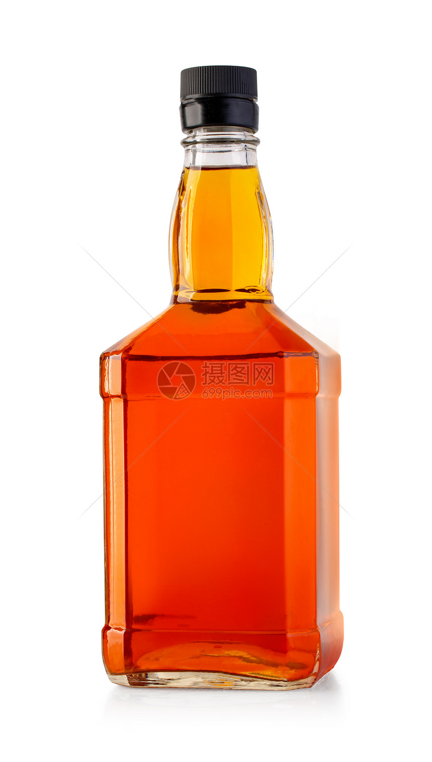 在白背景中孤立的威士忌瓶图片