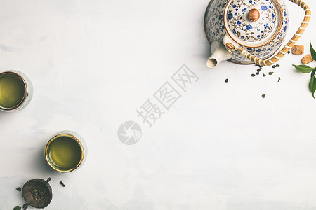 茶叶成分灰水泥底的绿茶平铺灰底面的茶成分平背景图片