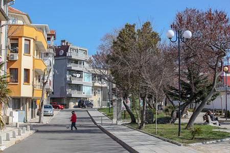 保加利亚Pomorie2019年3月日穿过城市中心地带的春天之行背景