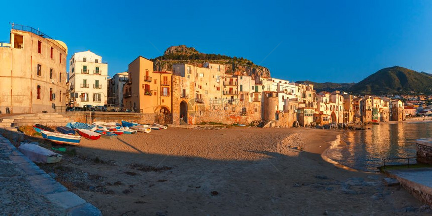 清晨在意大利西里海岸城市法鲁的古老房屋美景清晨在意大利西里法鲁的图片