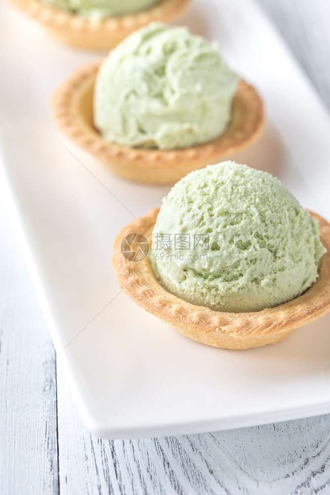 糕点贝壳中的Pistchio冰淇淋图片