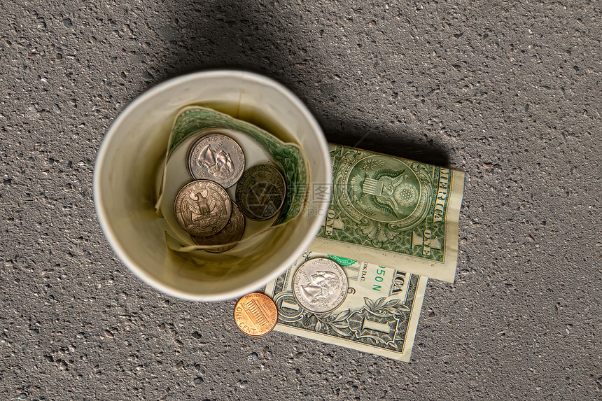 乞丐和小白沥青纸币钞杯图片