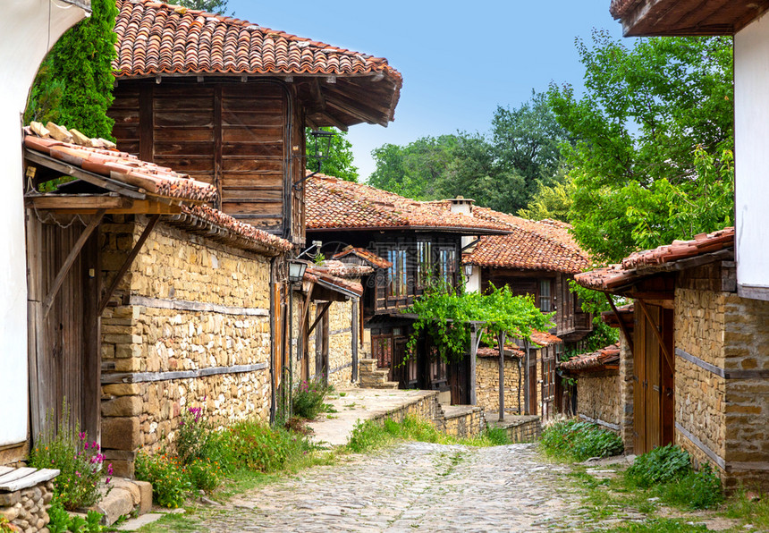保加利亚Zheravna保加利亚Zheravna保加利亚复兴时期的古老房屋和狭小街道的建筑保留地图片