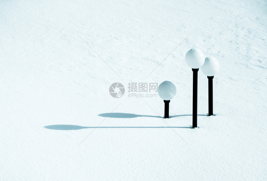 下雪的街道灯光图片