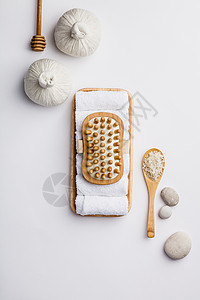 Spa配件防细胞刷海盐草药按摩球和毛巾健康的生活方式概念图片