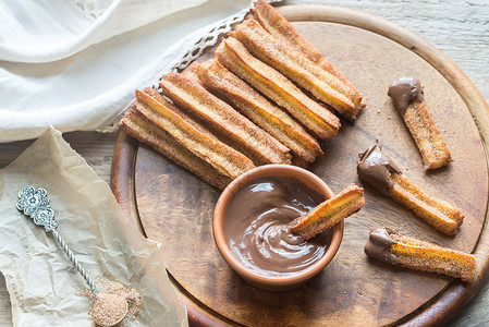 Churros著名的西班牙甜点加巧克力酱图片
