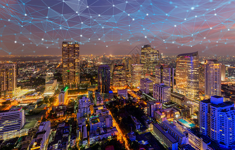 Sathorn曼谷市中心泰国的天线数码网络连接线路亚洲智能城市的金融区和商业中心夜里天梯和高楼大公司高清图片素材