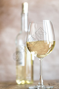 白葡萄酒杯新鲜的杯状体高清图片