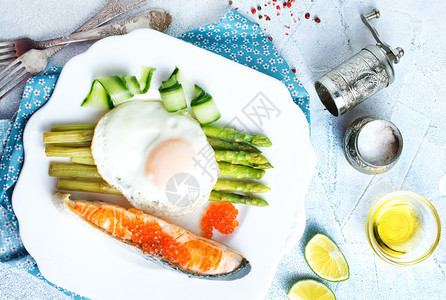 早餐炸鱼有和鸡蛋图片