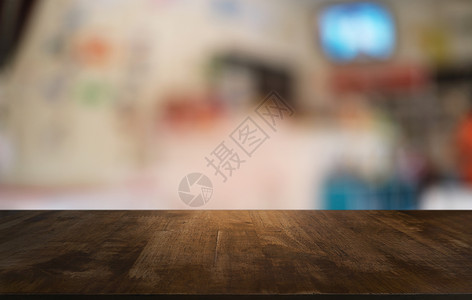 在餐厅的抽象模糊布基背景面前的空暗黑木桌可以用于显示或蒙合您的产品背景图片