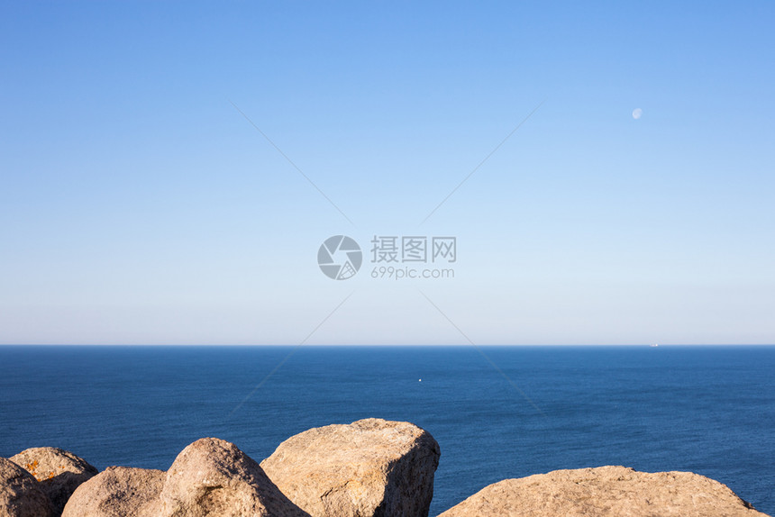 石头岩蓝海水和天空地平线背景自然抽象蓝海水和天空地平线背景图片