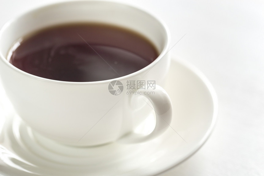 白色背景的茶杯图片